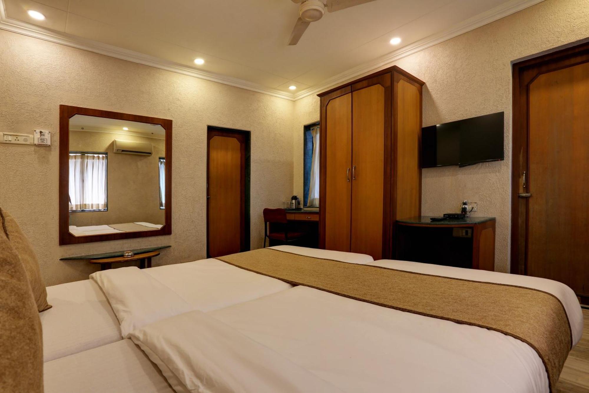 Accord Hotel Мумбаї Екстер'єр фото