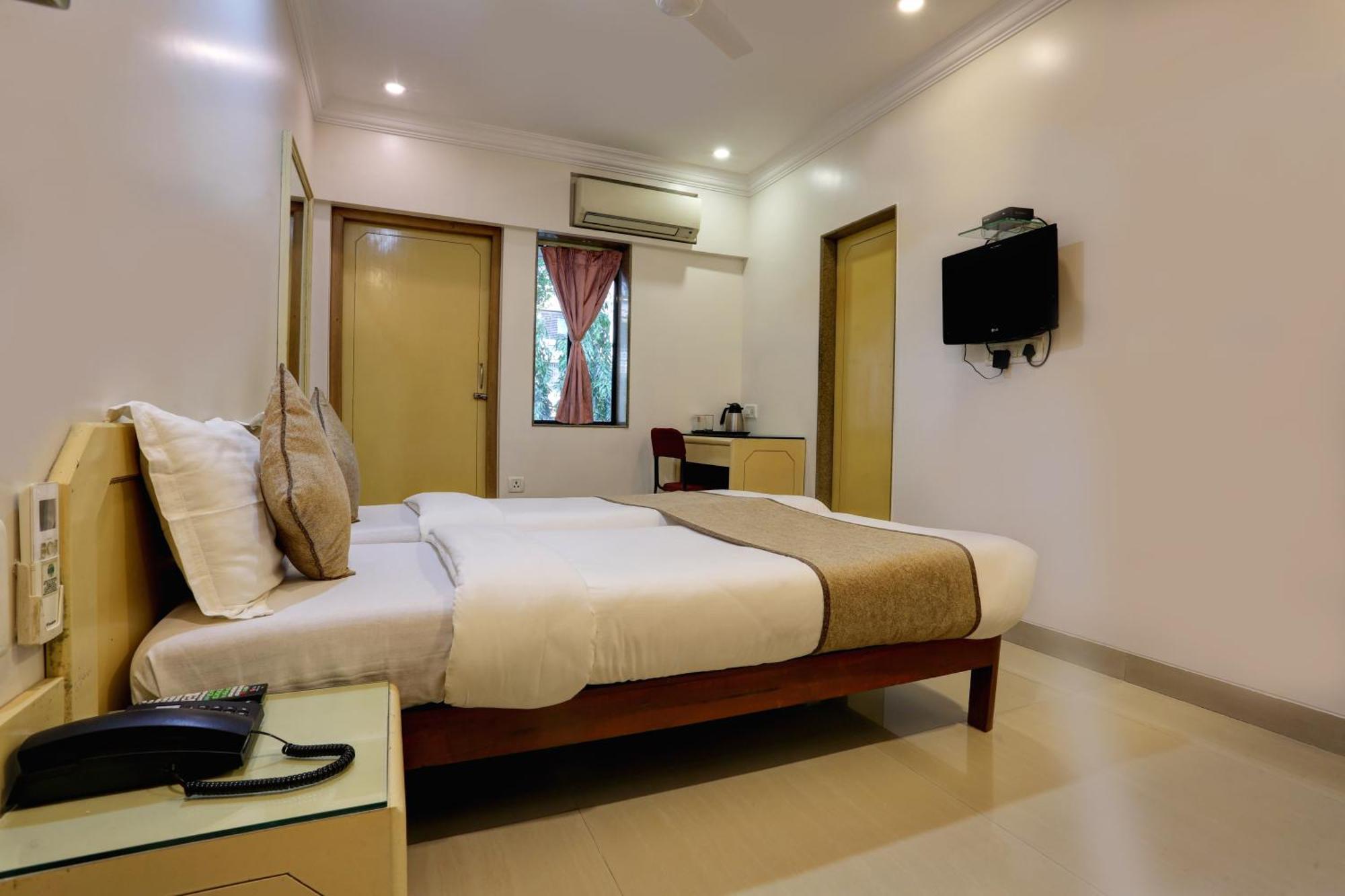Accord Hotel Мумбаї Екстер'єр фото