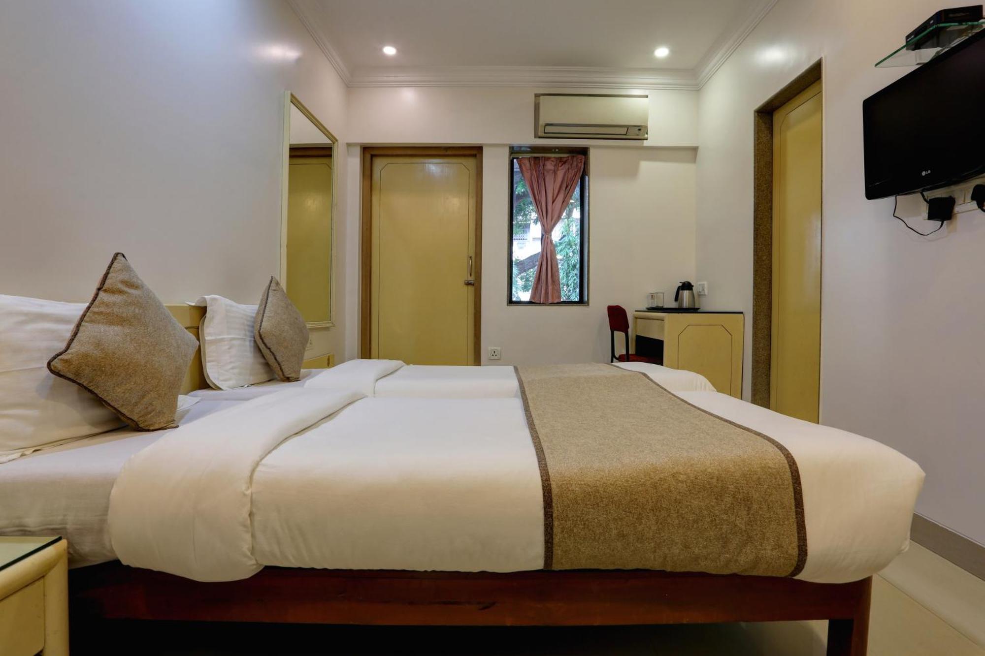 Accord Hotel Мумбаї Екстер'єр фото