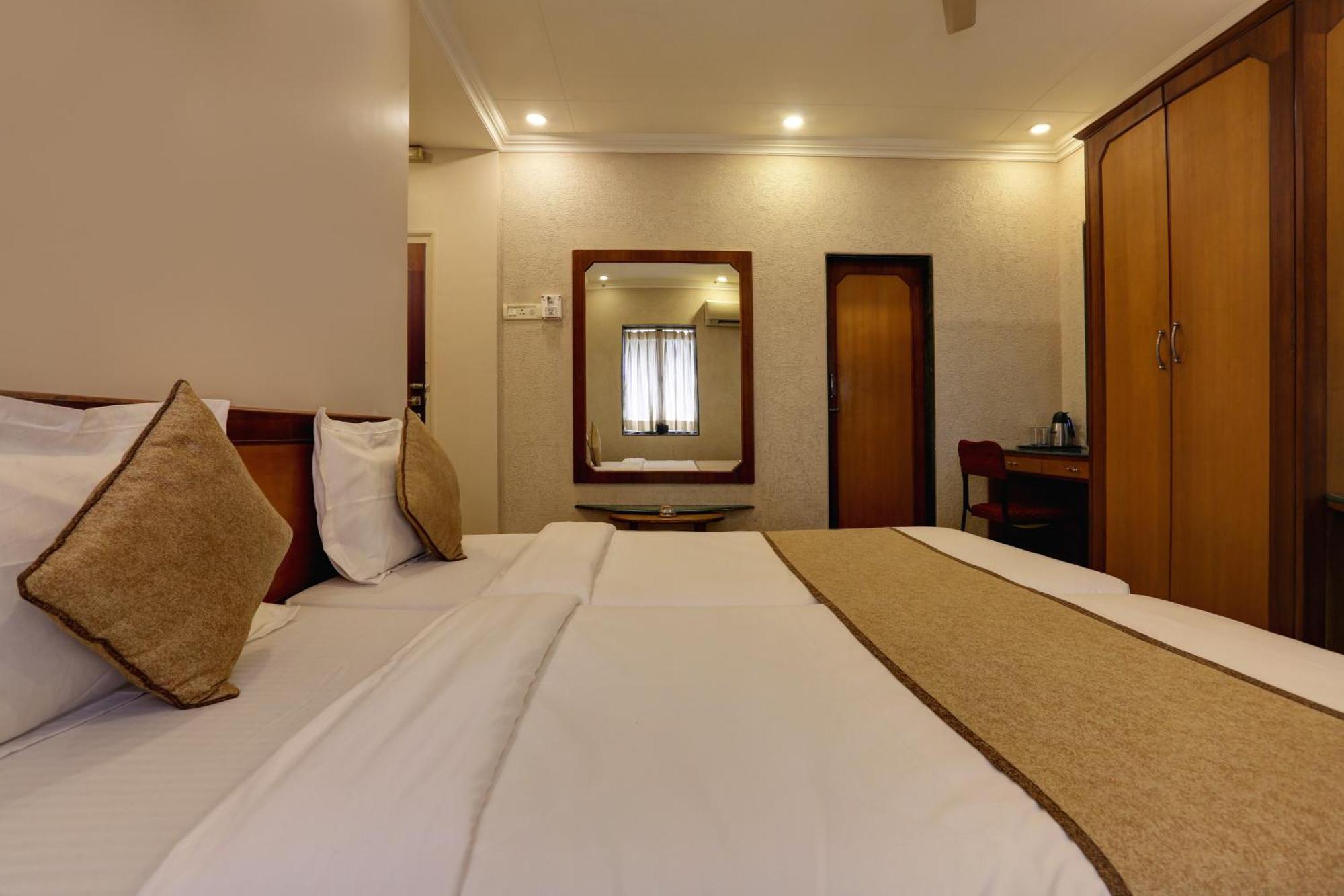 Accord Hotel Мумбаї Екстер'єр фото